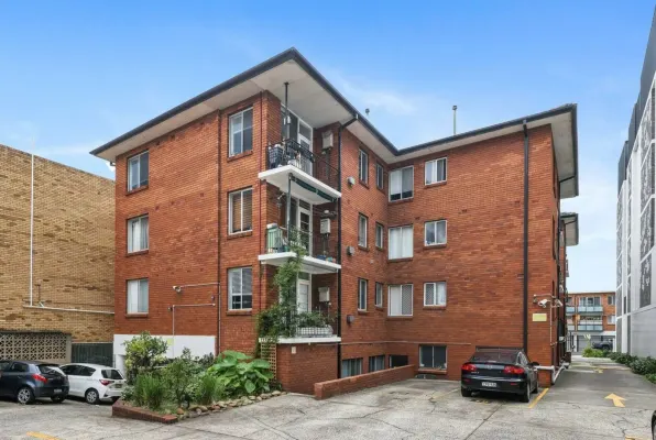 2/324B Marrickville Road (1/6)