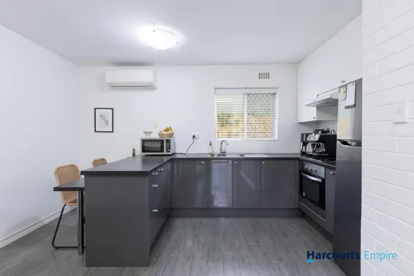 2/39 Scarborough Beach Road (1/9)