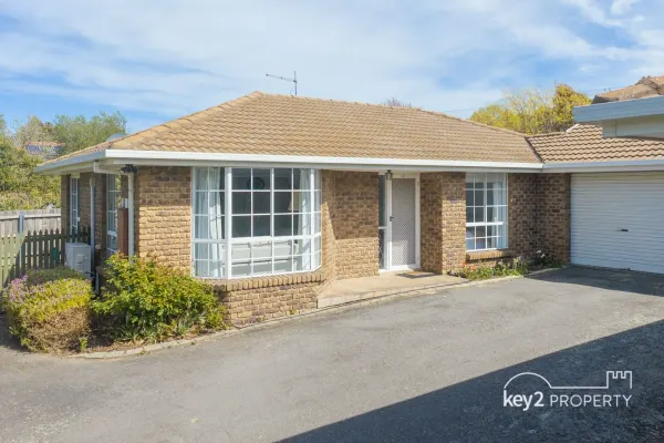 2/4 Penwood Close (1/3)