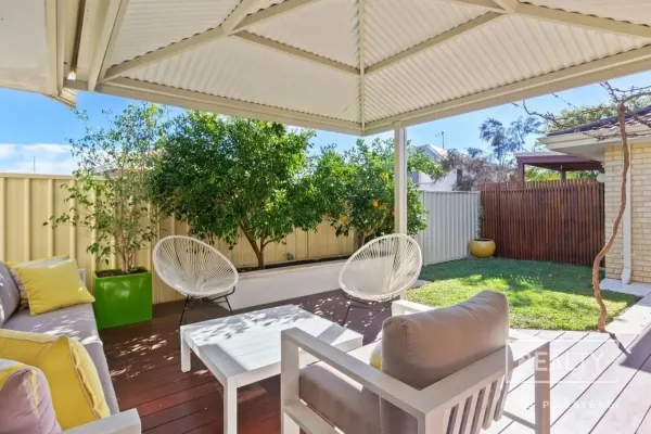 2/54 Stewart Street (1/12)