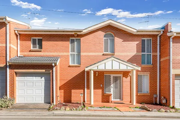 2/6 Barker Street (1/8)