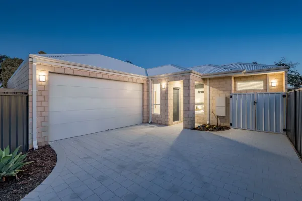 2/70 Camberwarra Drive (1/34)