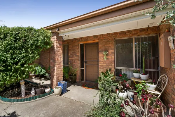 2/9 Monteith Street (1/9)