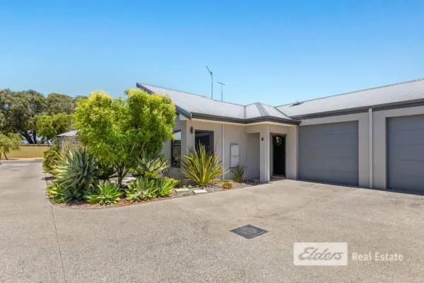 2/99 Adelaide Street (1/14)