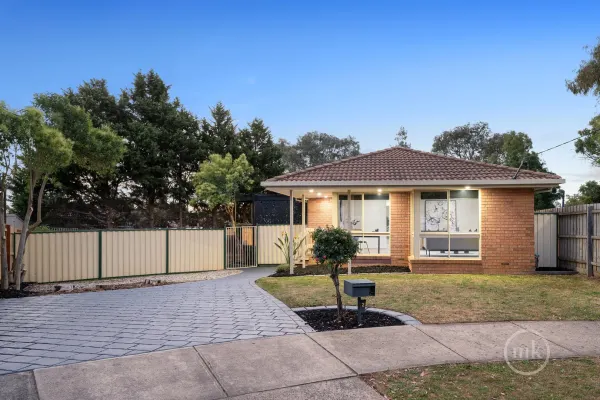 2 Ferraro Close (1/11)