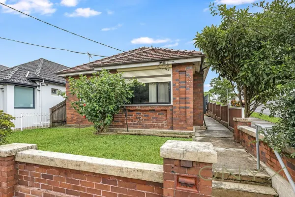 2 Lloyd Street (1/9)