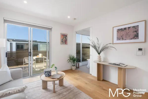 202/220 Burke Road (1/8)