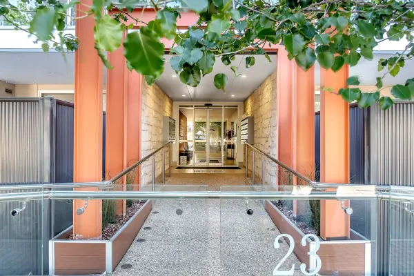 202/23 Warner Avenue (1/20)
