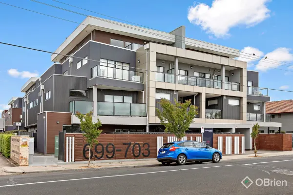 204/699c Barkly Street (1/10)