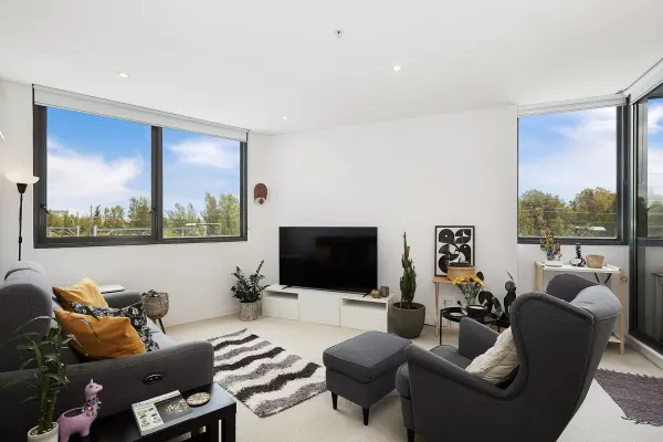 211/20 Chisholm Street (1/10)