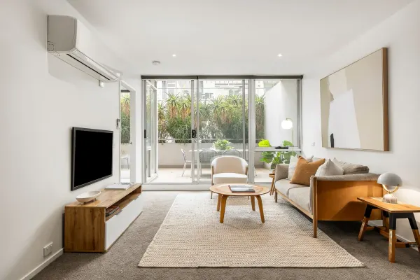 215/163-169 Inkerman Street (1/10)