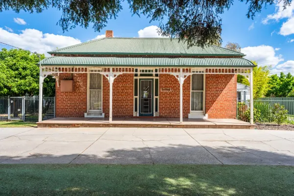 219 Alexandra Street (1/14)