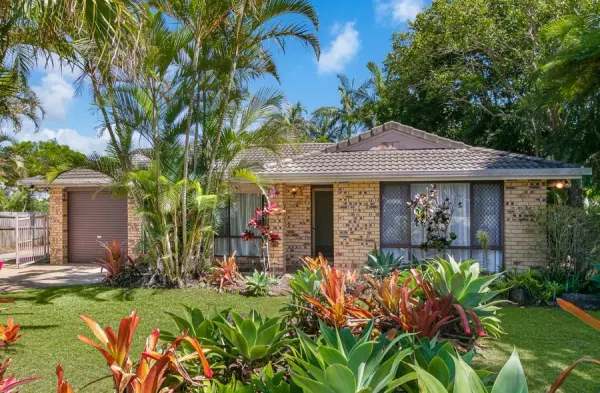 22 Amaroo Drive (1/14)