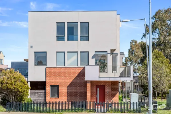 22 Featherpark Way (1/23)