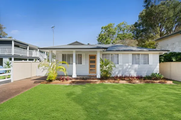22 Lakedge Avenue (1/15)