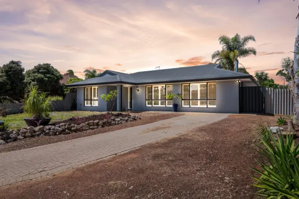 22 Siren Road (1/31)