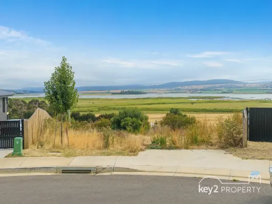 22 Tamar Island Court (1/9)