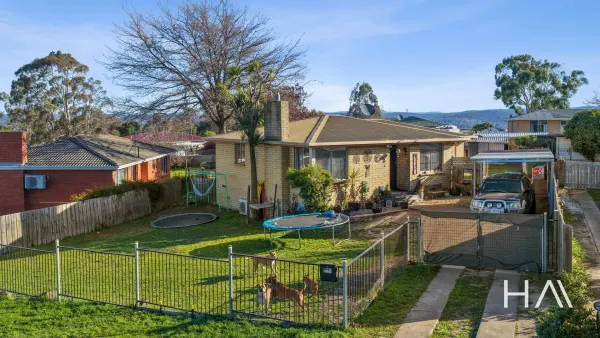 23 Mornington Drive (1/19)