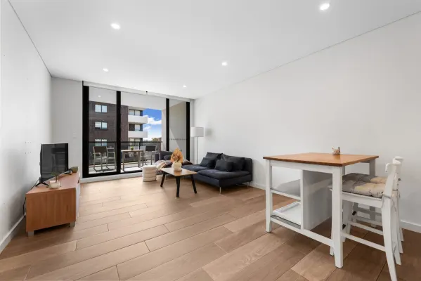233/721C Canterbury Road (1/12)