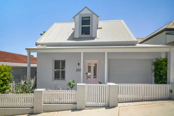 233 Evans Street (1/19)