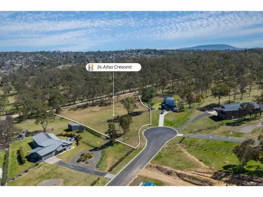 24 Ailsa Crescent (1/1)