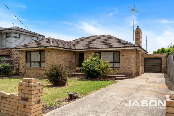 25 Eumarella Street (1/9)