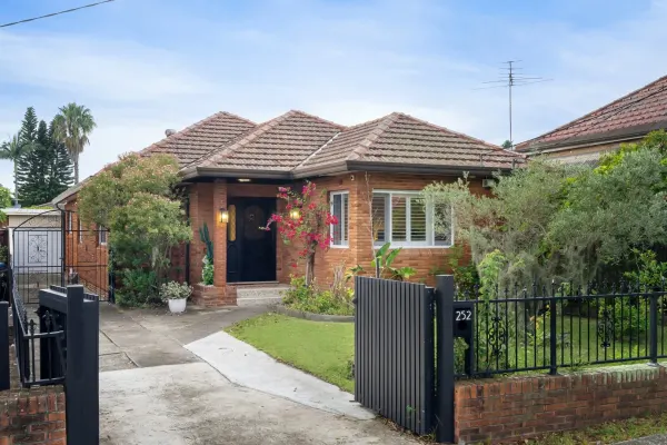 252 Wollongong Road (1/13)