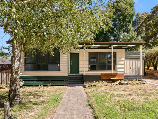 27 Royalden Close (1/16)