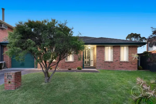 2A Casey Crescent (1/11)