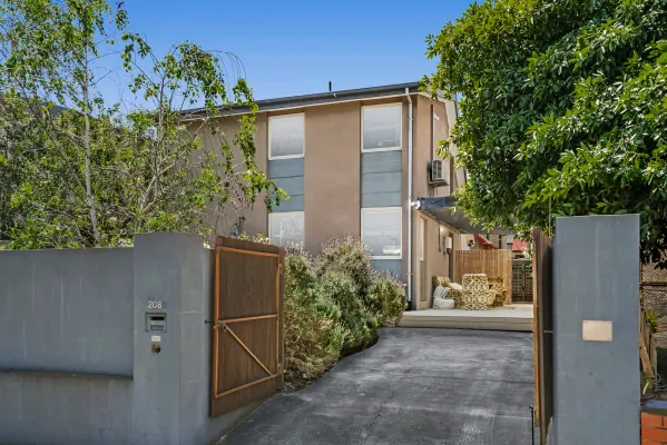 3/208 Maribyrnong Road (1/16)