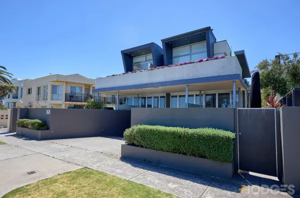3/333 Beach Road (1/18)
