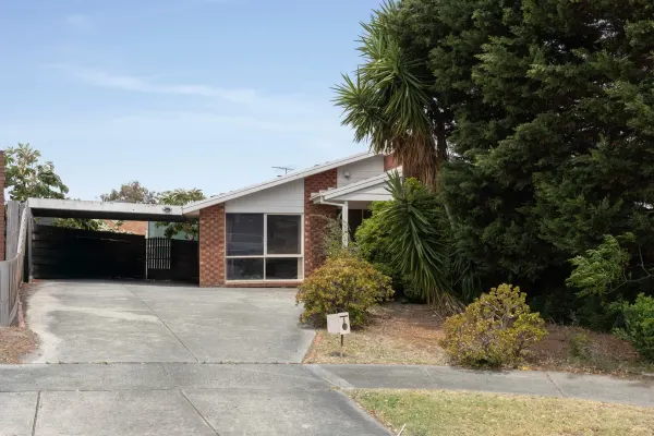 3 Merryn Close (1/18)