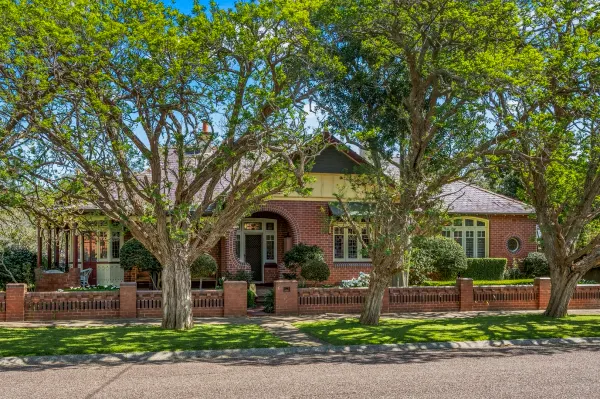 3 Stuart Street (1/19)