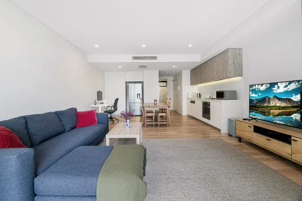 302/6-10 Rothschild Avenue (1/8)