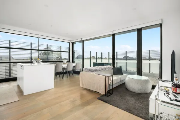 303/687 Glen Huntly Road (1/16)