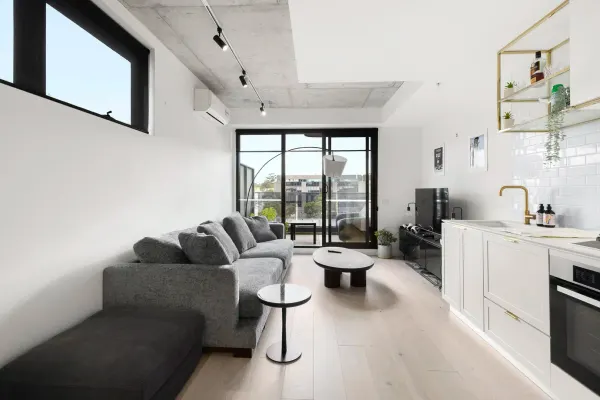 303/771 Toorak Road (1/10)