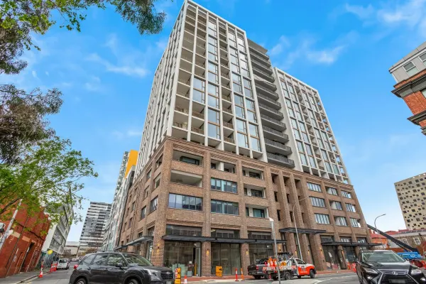 305/181 Waymouth Street (1/16)