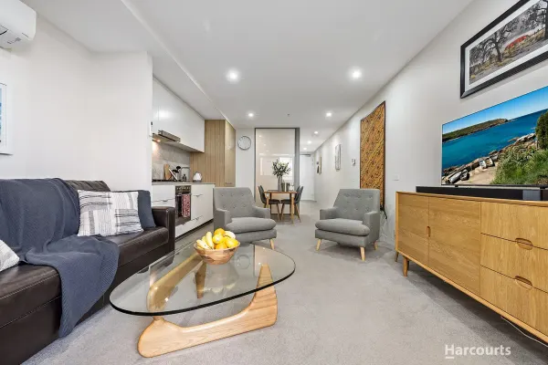 306/99 Dow Street (1/8)