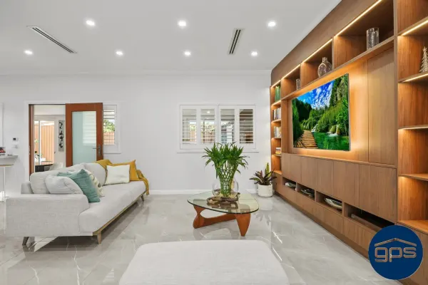 31 Flora Street (1/16)