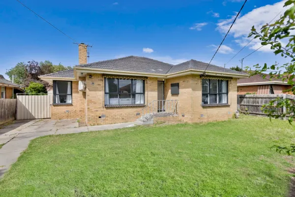 31 Huddersfield Road (1/13)