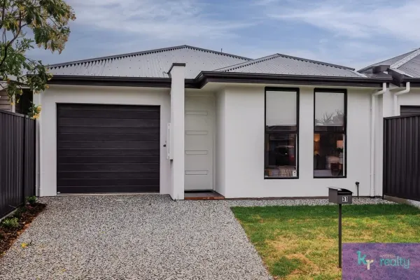 31 Stirling Crescent (1/1)
