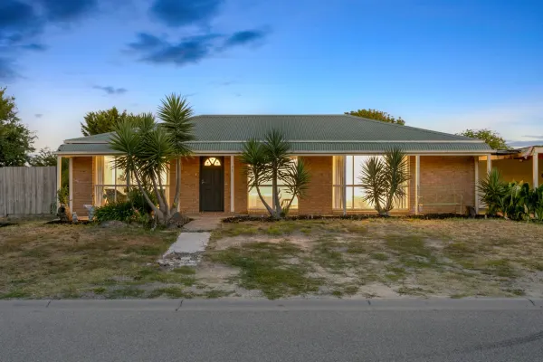 32 Godwin Crescent (1/19)