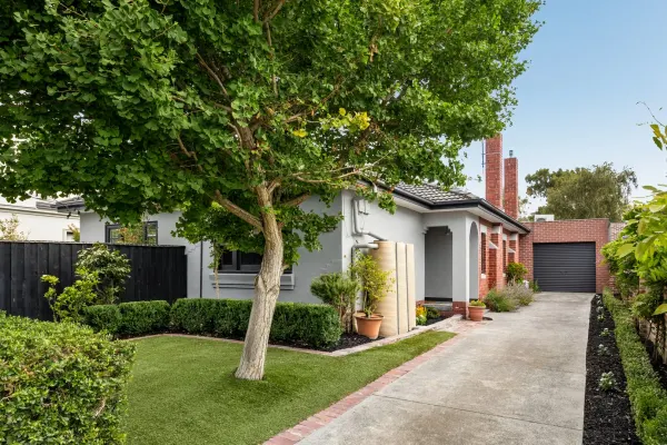32 Lawrence Street (1/13)