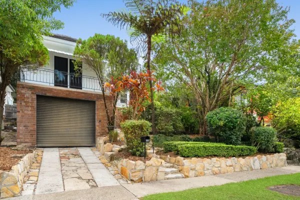32 Manning Road (1/16)