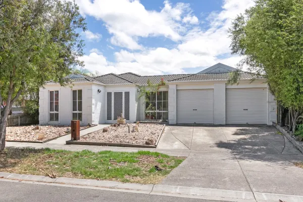 32 Sandover Drive (1/17)