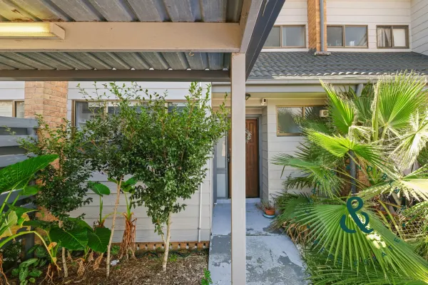 33/22 Chifley Drive (1/13)