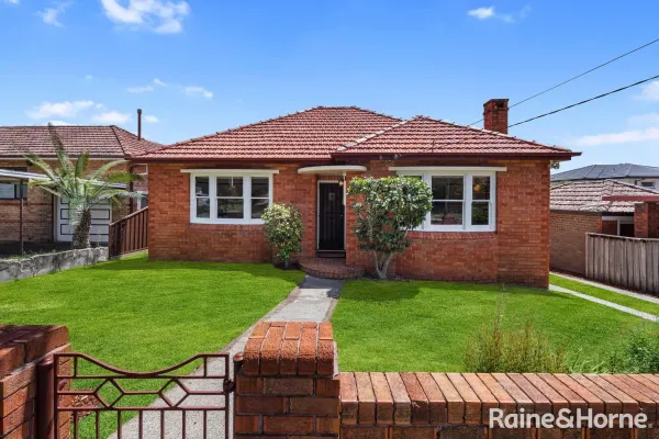 33 Earlwood Crescent (1/20)