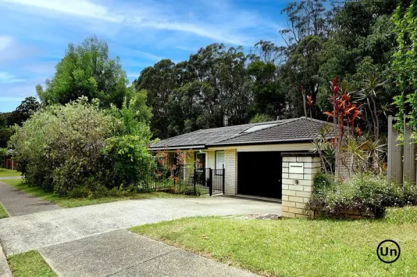 33 Worland Drive (1/23)