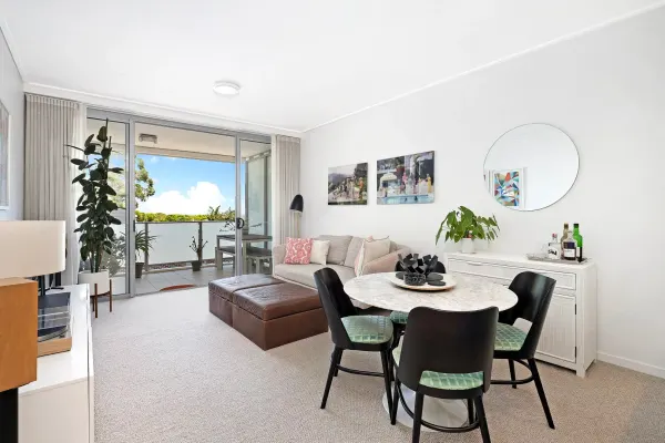 3305/1-8 Nield Avenue (1/6)