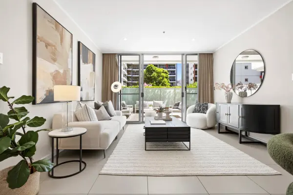 332/4 Lachlan Street (1/12)
